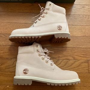 Light pink timberlands, size US 5 (kids) equivalent to a Womens US 7